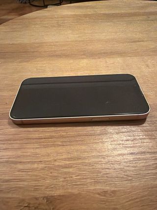 iPhone 13 Rosa 128 GB. Con protector de pantalla.