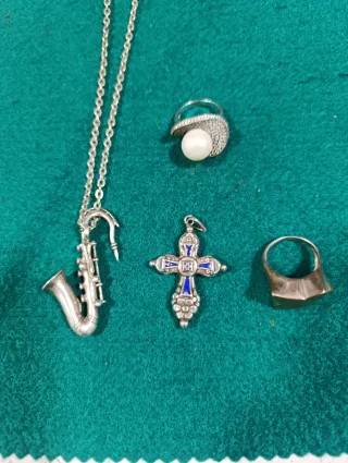 Conjunto de Joyas de Plata: Collar, Anillos y Colg