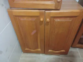 Armadio da cucina in legno e vetro