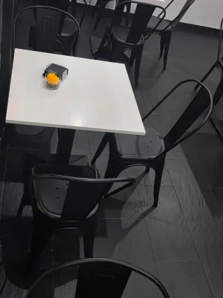 Mesas y Sillas Metálicas Negras