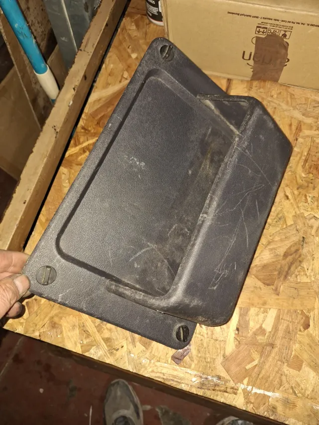 Tapa batería Mercedes vito w638