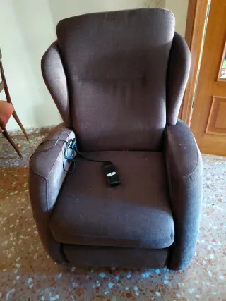 Cómoda de madera con espejo