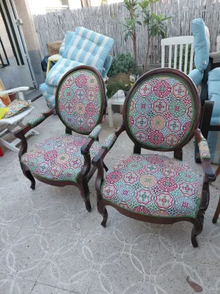 Cómoda de madera con espejo