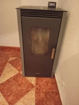 Estufa Boreal gris metal y cristal