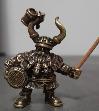 Bruciatore incenso guerriero vichingo color bronzo