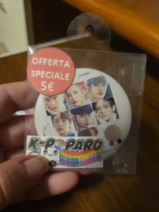 Le Sserafim and Ateez pin