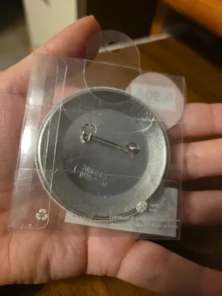 Le Sserafim and Ateez pin