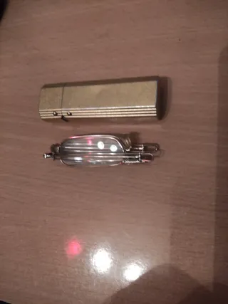 Gafas de bolsillo doradas y plateadas