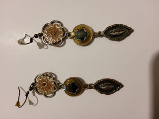 Orecchini pendenti floreali e foglia