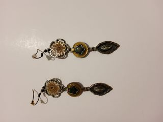 Orecchini pendenti floreali e foglia