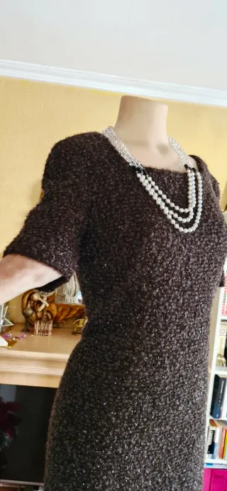 Abito in tweed scuro con brillantini