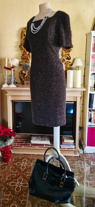 Abito in tweed scuro con brillantini