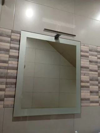 Specchio da bagno 60x80 con faretto LED