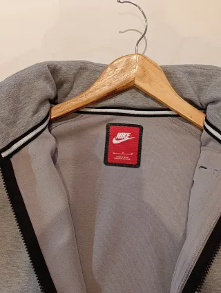 Chaqueta Nike Running Gris