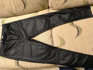 Pantalón encerado negro