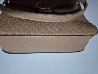 Bolso de mano y hombro beige