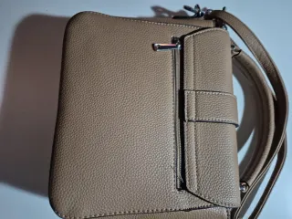 Bolso de mano y hombro beige