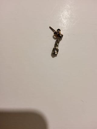 Orecchino singolo con strass