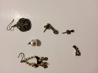 Orecchino singolo con strass