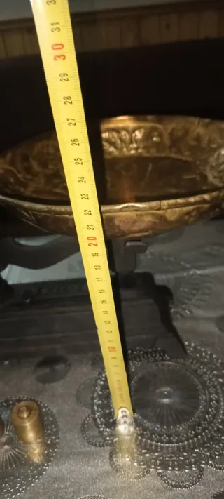 Báscula antigua de latón con pesas