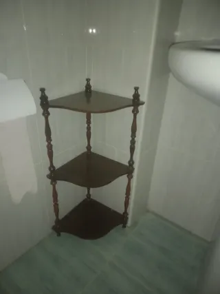 Lavabo y espejo de baño