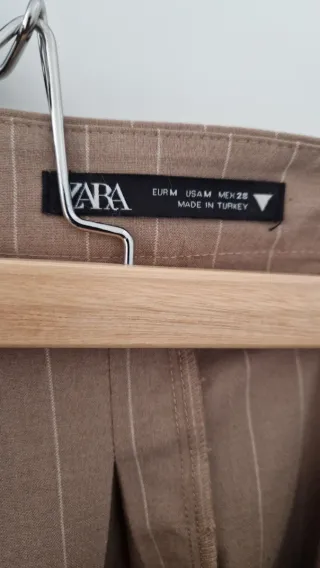 Minifalda de tablas y rayas diplomaticas beige