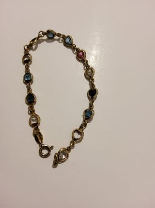 Bracciale con ciondoli a cuore colorati