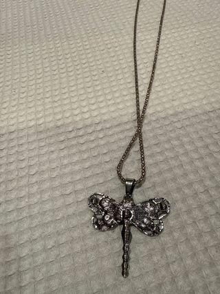 Cadena con colgante de libélula