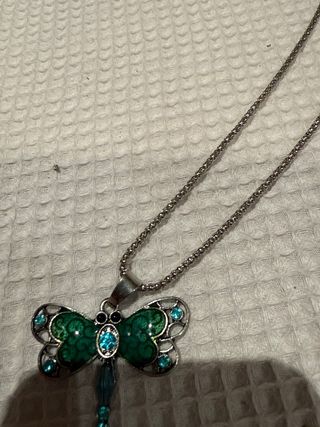 Cadena con colgante de libélula