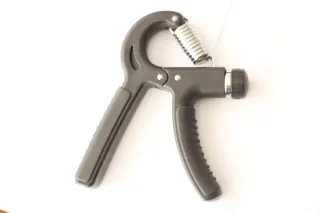 Fortalecedor de antebrazo ajustable.