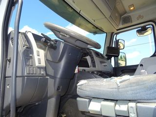 Volvo FL 240.18-CAMIONES GANCHO PORTACONTENEDOR