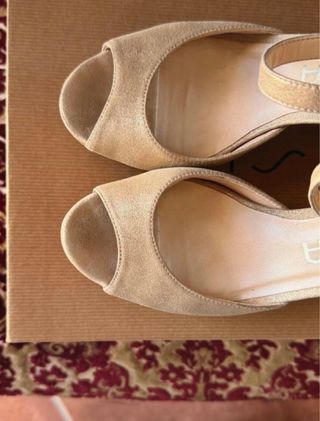 Sandalias Unisa doradas talla 36