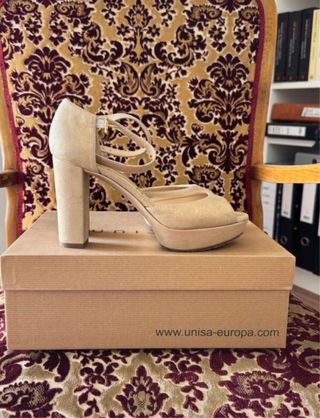 Sandalias Unisa doradas talla 36