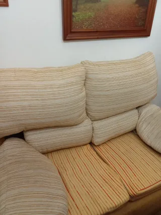 Vitrina de madera y cristal marrón