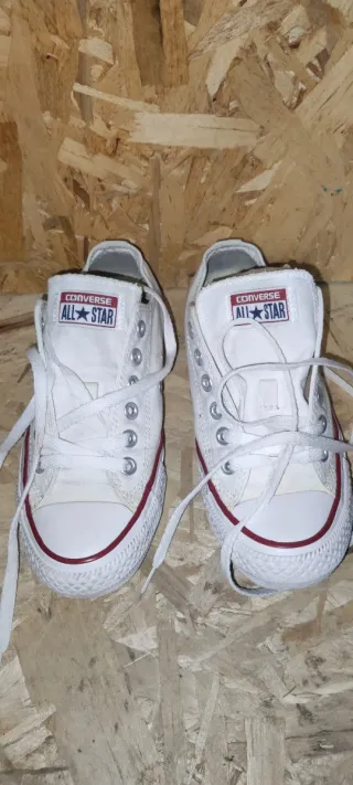 Scarpe Converse nere e bianche