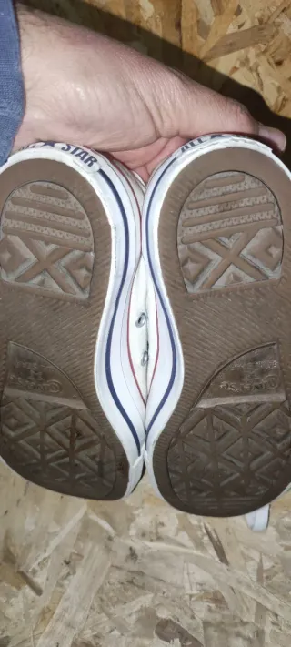 Scarpe Converse nere e bianche