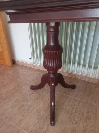 Conjunto mesa y 8 sillas salón.