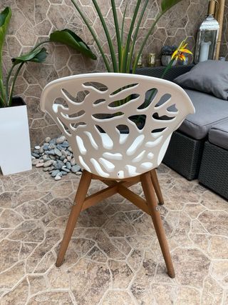 Set di 4 sedie in plastica e legno