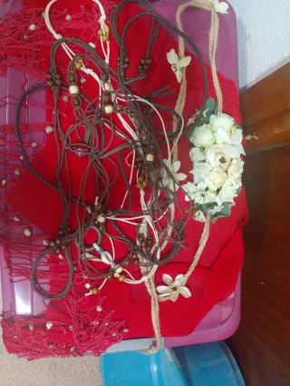 Lote cinturones con bolitas y flores, pareo