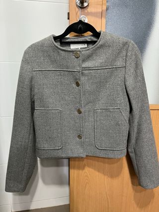 Chaqueta corta Zara cuello redondo gris