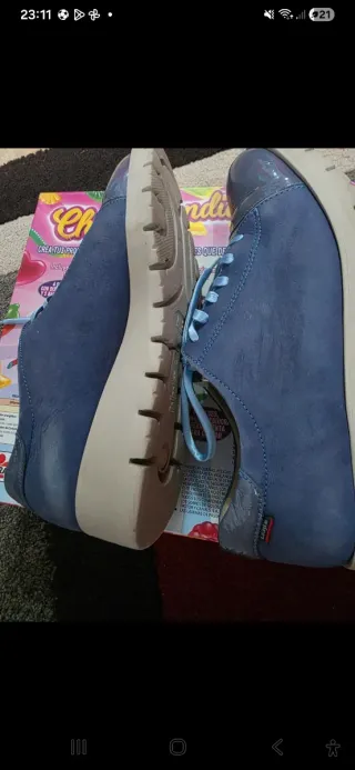 Zapatos Callaghan cordones azul y plata