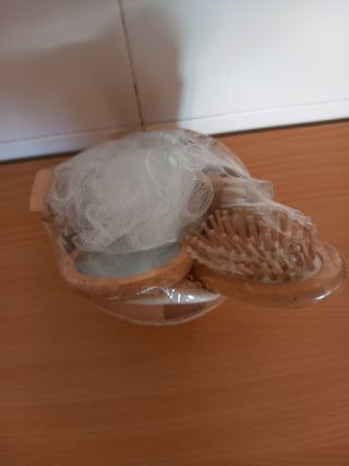 Cubo in legno per bagno con accessori