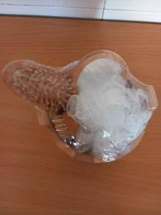 Cubo in legno per bagno con accessori