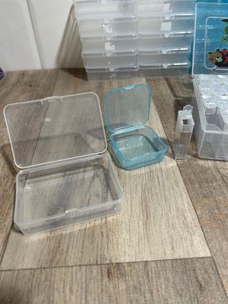 Cajas organizadoras transparentes y azules