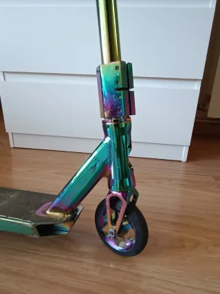 Patinete freestyle arcoíris