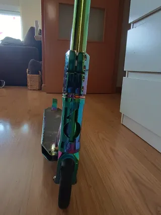 Patinete freestyle arcoíris