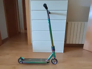 Patinete freestyle arcoíris