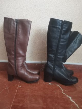2 pares de Botas en piel de señora altas