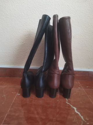 2 pares de Botas en piel de señora altas