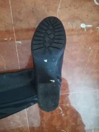 2 pares de Botas en piel de señora altas